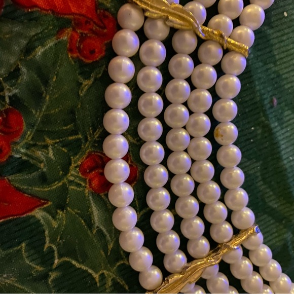 Beautiful Faux Pearl Necklace with 5 strands - Picture 9 of 10